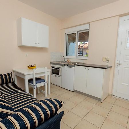 Αnastasia Apartments Mavrovoúnion Eksteriør billede